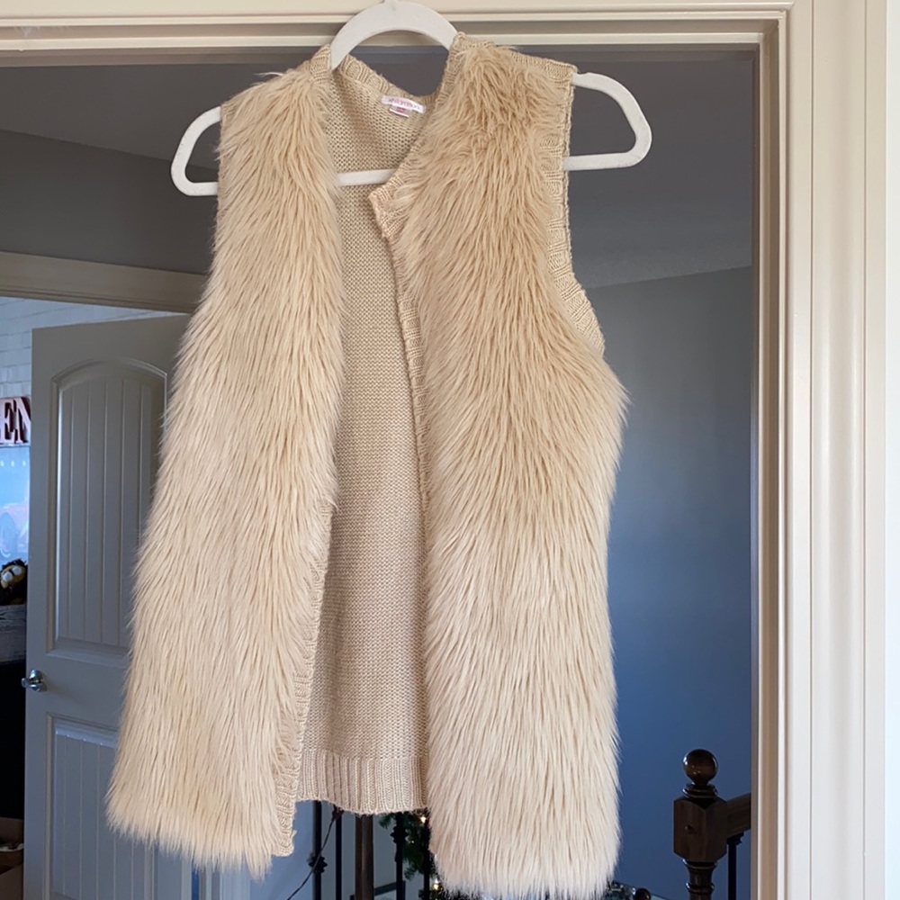 Xhilaration faux fur vest with crochet back.